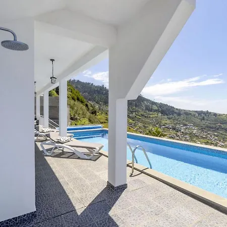 Spectacular Ocean View & Heated Pool Holiday home