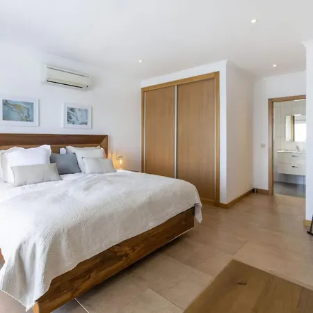 Spectacular Ocean View & Heated Pool Holiday home Arco da Calheta (Madeira)
